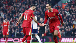 Der FC Bayern soll Virgil van Dijk (r.) im Visier haben