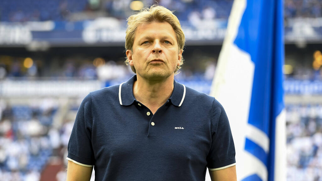 Schalke-Funktionär Youri Mulder blickt auf die kommende Saison voraus Schalke-Funktionär Youri Mulder blickt auf die kommende Saison voraus
