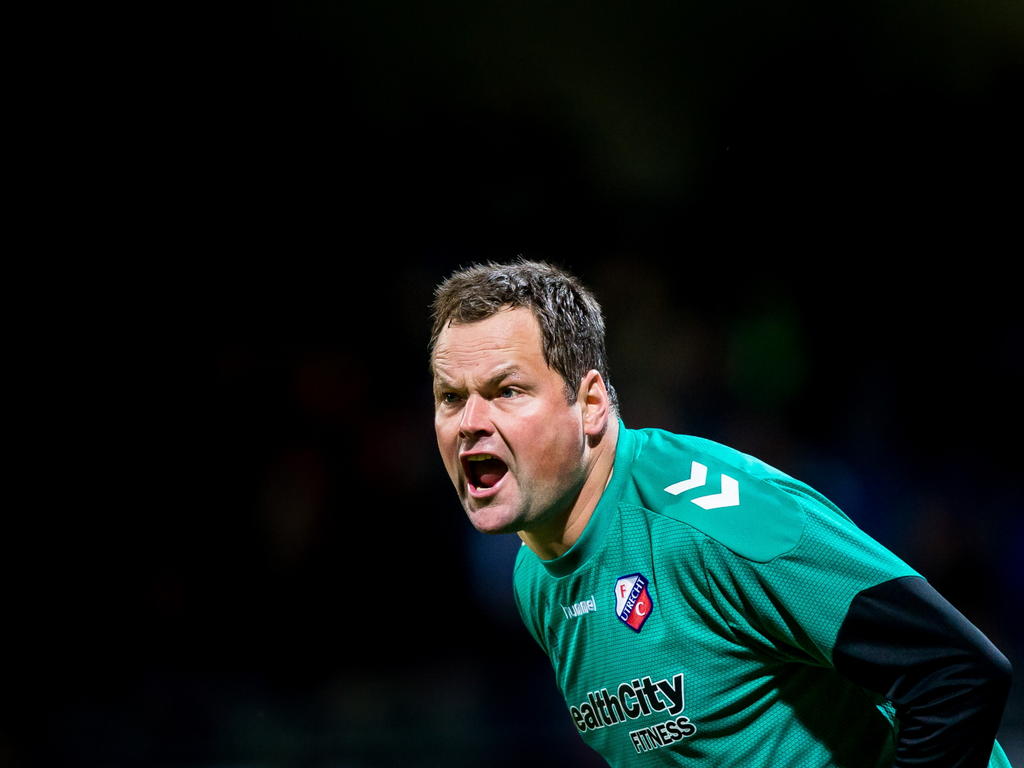 Jeroen Verhoeven geeft zijn verdedigende linie instructies tijdens Excelsior - FC Utrecht. (07-11-2014) Jeroen Verhoeven geeft zijn verdedigende linie instructies tijdens Excelsior - FC Utrecht. (07-11-2014)