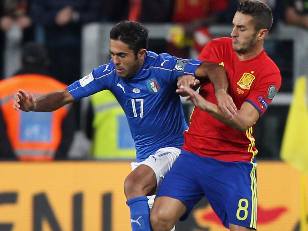 El centrocampista Koke pugna con el italiano Eder en el duelo de Turín. (Foto: Getty)