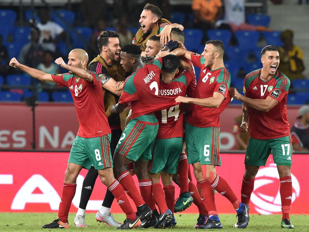 La selección de Marruecos celebra un tanto contra Costa de Marfil. (Foto: Getty)