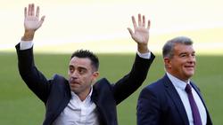 Xavi (l.) legt beim FC Barcelona los