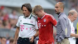 Toni Kroos (M.) erzählte Team-Doc Hans-Wilhelm Müller-Wohlfahrt (l.) nicht immer die ganze Wahrheit
