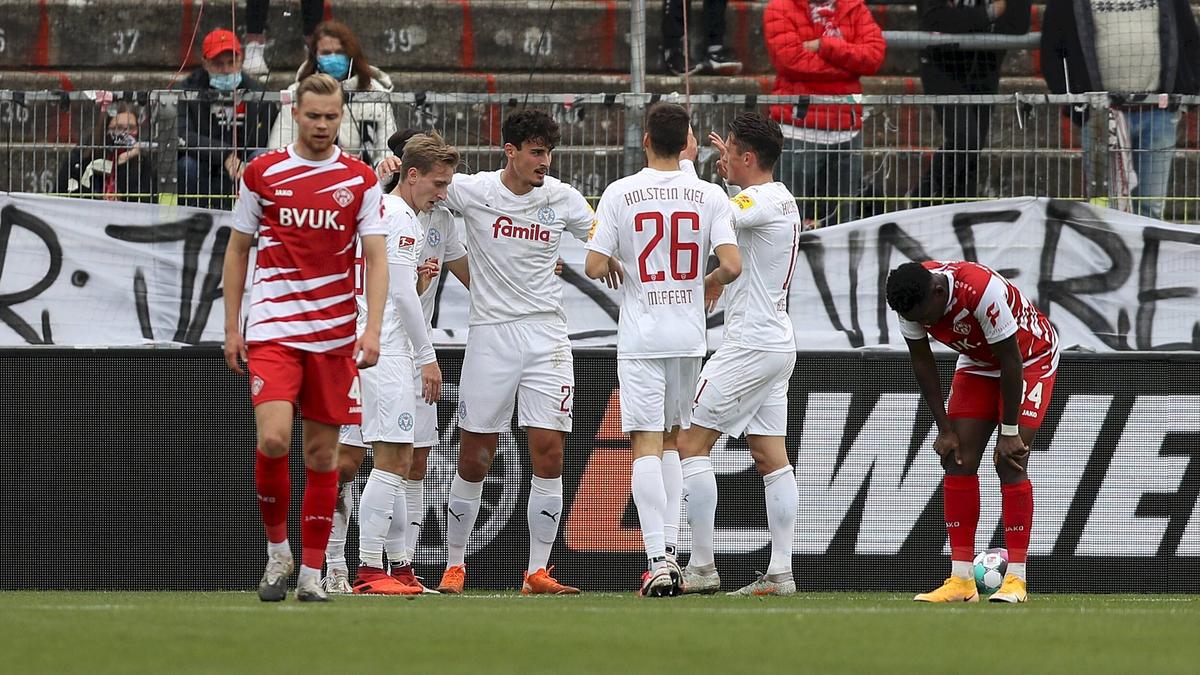 Kiel jubelt, Würzburg am Boden Kiel jubelt, Würzburg am Boden