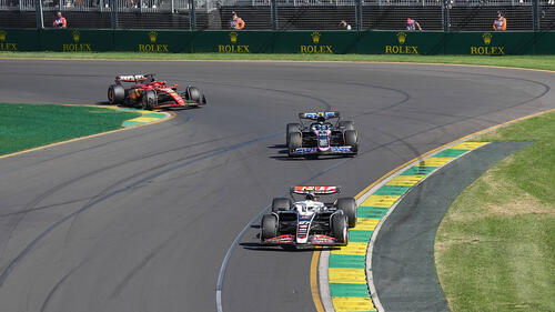 Teams wie Haas oder Alpine werden in der Formel 1 von Top-Rennställen wie Ferrari regelmäßig überrundet