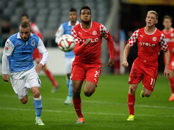 Jonathan Tah (M.) steht vor einem Wechsel zu Bayer Leverkusen