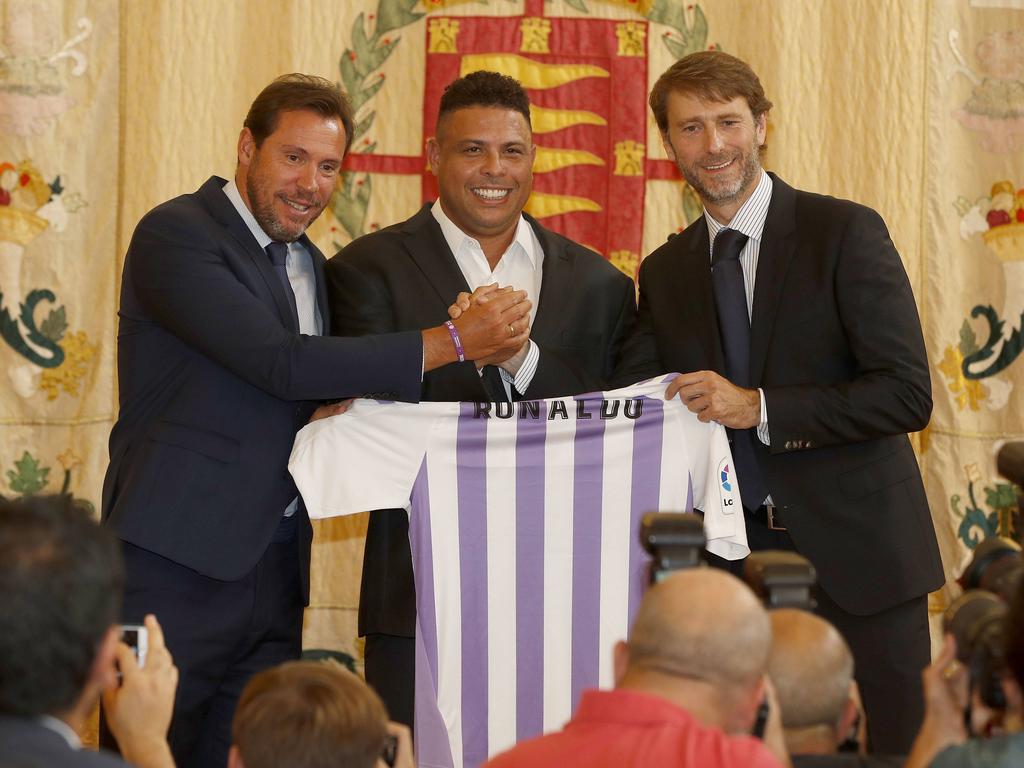 Ronaldo (centro) el día de su prensentación en Valladolid. (Foto: Imago)