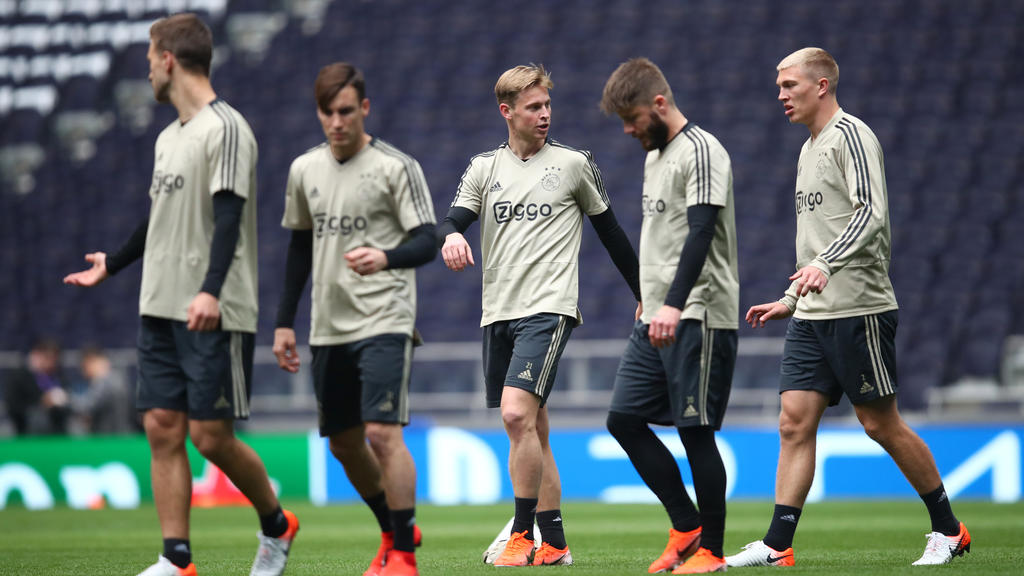 El Ajax entrenando en el estadio del Tottenham. (Foto: Getty)