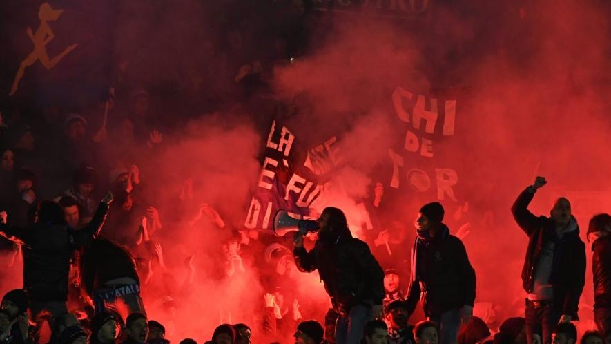 Wegen Pyrotechnik: Düsseldorf und Rostock müssen zahlen Wegen Pyrotechnik: Düsseldorf und Rostock müssen zahlen