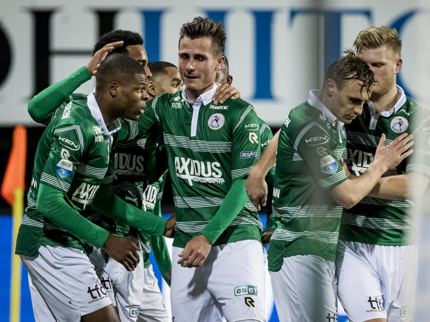De spelers van Sparta vieren samen het doelpunt wat de Rotterdammers op een 0-1 voorsprong heeft gezet bij NEC. (25-02-2017)