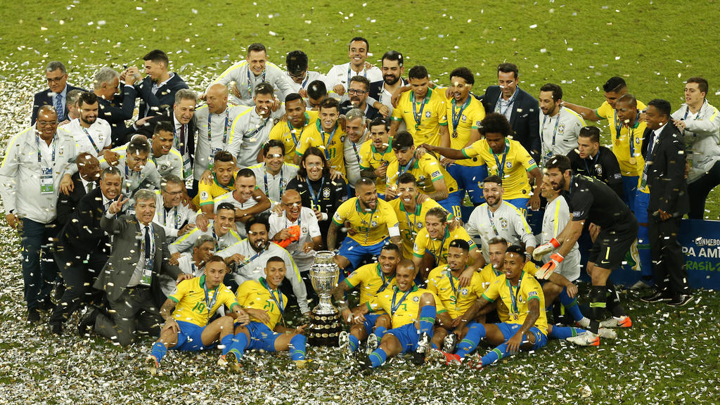 La selección carioca celebra el título en casa.