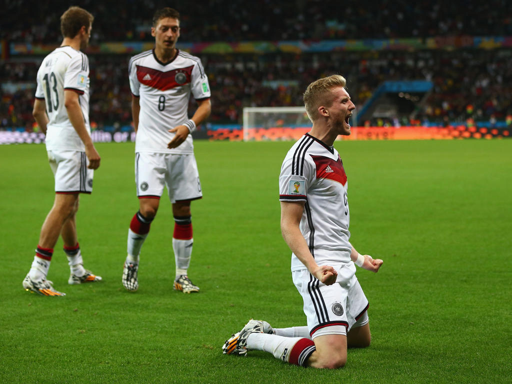 André Schürrle (r) André Schürrle (r)