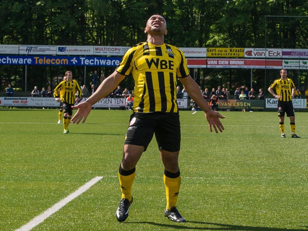 Raily Ignacio is gefrustreerd tijdens GVVV - Rijnsburgse Boys. (3-5-2014)