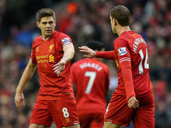 Jordan Henderson (r.) will, dass Steven Gerrard bei Liverpool bleibt