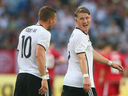 Lukas Podolski (l.) kann sich ein Karriereende in den USA vorstellen. 