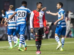 Eljero Elia (m.) baalt als een stekker, want Feyenoord heel vroeg in de wedstrijd op een 1-0 achterstand tegen PEC Zwolle.  (09-04-2017)