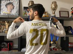 Asensio celebra en su casa el triunfo en el torneo de FIFA20.