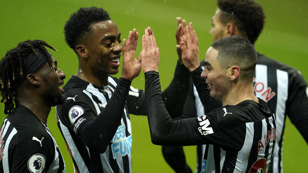 Nine-man Newcastle win Saints thriller