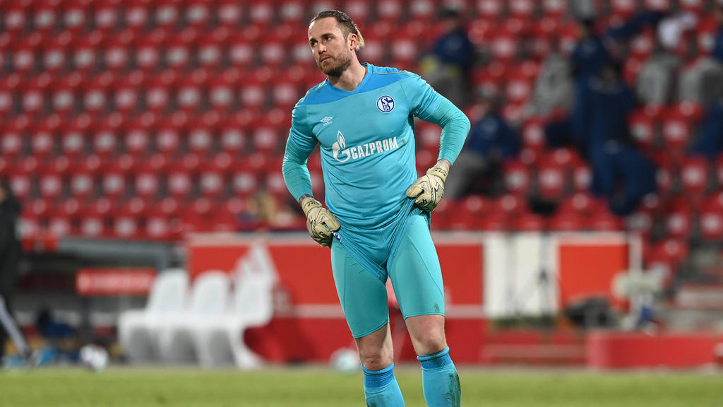 Schalke-Torwart Ralf Fährmann hofft auf einen Sieg gegen den BVB Schalke-Torwart Ralf Fährmann hofft auf einen Sieg gegen den BVB