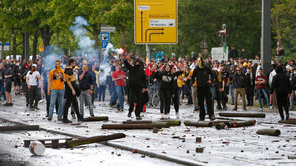 In Dresden kam es zu Ausschreitungen zwischen Dynamo-Fans und der Polizei