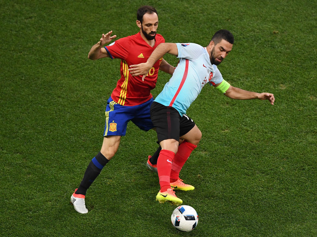 Arda Turan se enfrentó a España en la pasada Eurocopa de Francia. (Foto: Getty)