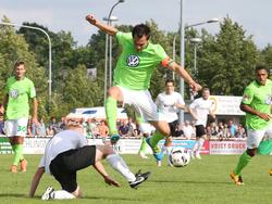 Marcel Schaefer en un duelo veraniego con el Wolfsburgo. (Foto: Getty)