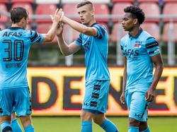 Stijn Wuytens (l.) en Levi García (r.) vieren de wonderschone treffer van Markus Henriksen (m.) tijden de uitwedstrijd tegen FC Utrecht. (21-08-2016)