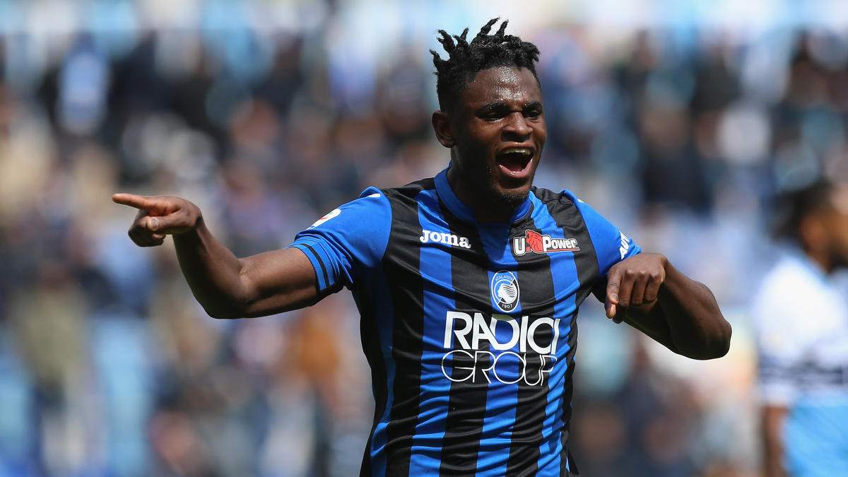 Duván Zapata wechselt wohl nicht zum SSC Neapel - schlägt der BVB zu? Duván Zapata wechselt wohl nicht zum SSC Neapel - schlägt der BVB zu?