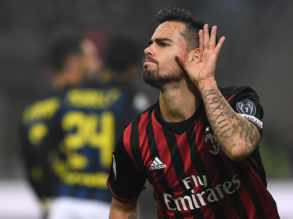 Suso celebra un tanto frente al eterno rival, el Inter de Milán. (Foto: Getty)