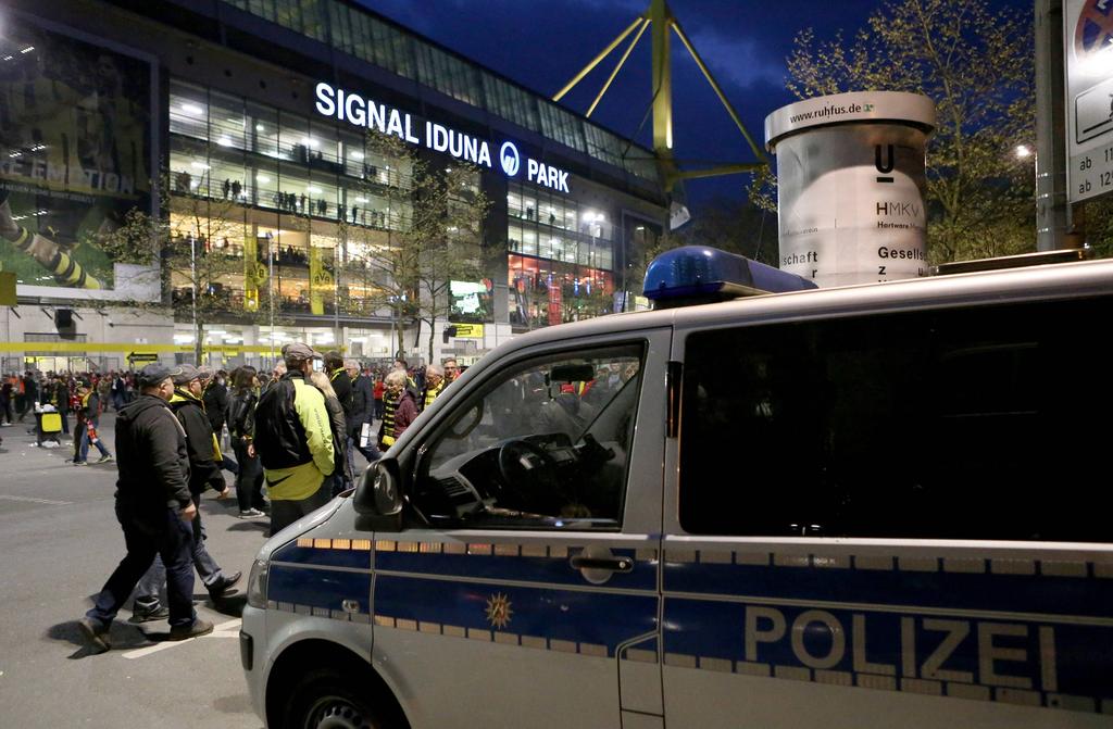 Die Umgebung des Explosionsorts zehn Kilometer entfernt vom Stadion wird nach weiteren Sprengsätzen abgesucht Die Umgebung des Explosionsorts zehn Kilometer entfernt vom Stadion wird nach weiteren Sprengsätzen abgesucht