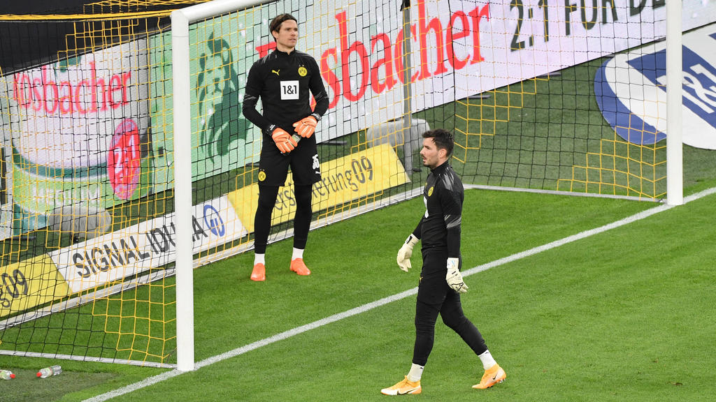 Gegen den FC Schalke kehrte Roman Bürki (r.) ins BVB-Tor zurück