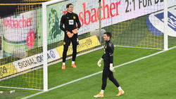 Gegen den FC Schalke kehrte Roman Bürki (r.) ins BVB-Tor zurück