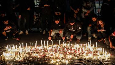135 Menschen verloren bei der Stadionkatastrophe in Indonesien ihr Leben