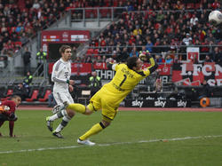 Philipp Lahm erzielt im 303. Bundesligaspiel seinen 10. Treffer