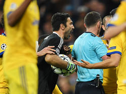 Buffon se quejó de la decisión de penalti a favor del Madrid. (Foto: Getty)
