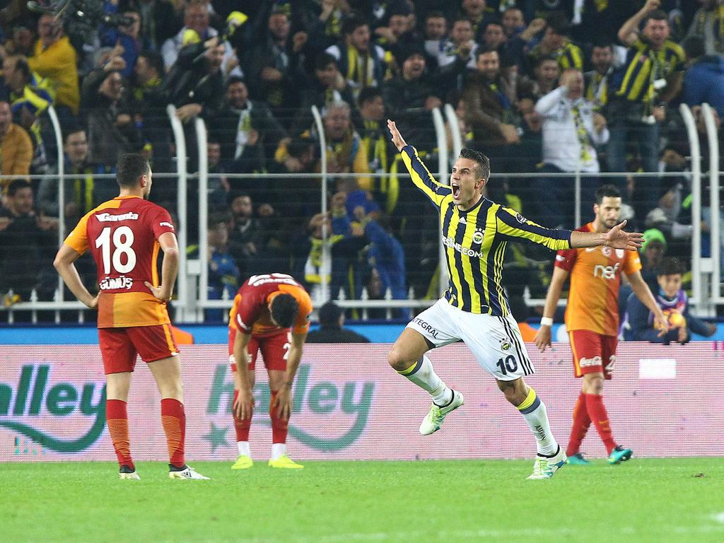 Robin van Persie traf doppelt für Fenerbahçe gegen Gala