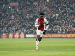 Bertrand Traoré heeft Ajax op voorsprong geschoten tegen Sparta en loopt juichend weg. (12-02-2017)