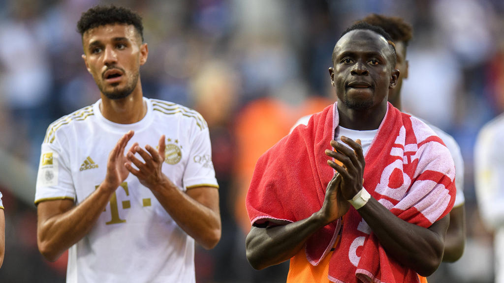 Noussair Mazraoui und Sadio Mané verzichteten auf das Zuprosten mit einem Weißbier Noussair Mazraoui und Sadio Mané verzichteten auf das Zuprosten mit einem Weißbier