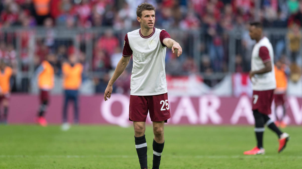 FC Bayern: Thomas Müller spendiert Corona-Helfern Essen ...
