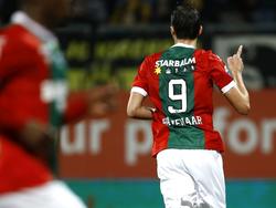 Mike Havenaar is belangrijk voor ADO Den Haag. Vlak voor rust prikt de spits de 1-1 binnen in het uitduel met Roda JC. (06-11-2015)