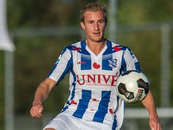 Robert van Koesveld heeft balbezit tijdens het oefenduel sc Heerenveen - FC Emmen (08-07-2016).