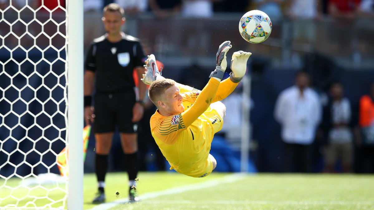 Jordan Pickford hielt den sechsten Elfmeter gegen den Schweizer Josip Drmic Jordan Pickford hielt den sechsten Elfmeter gegen den Schweizer Josip Drmic