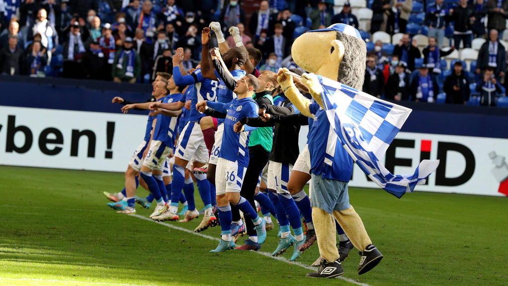 Die Spieler des FC Schalke 04 wollen unbedingt in die Bundesliga aufsteigen