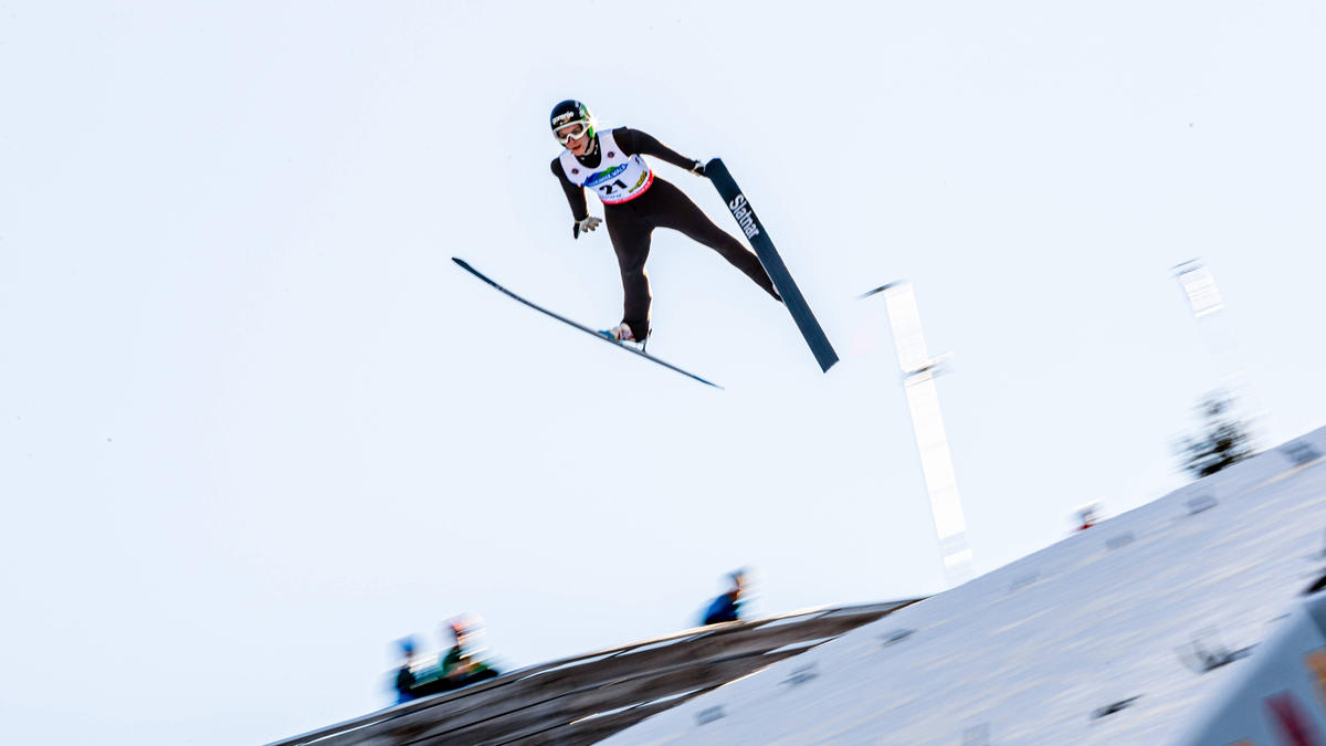 Das slowenische Skisprung-Talent Taj Ekart ist am Mittwoch schwer gestürzt