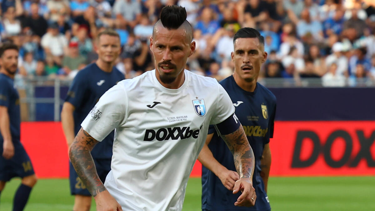 Marek Hamsik managt die slowakische Elf - hier ist er bei einem Benefizspiel aktiv