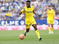 Essugo con la camiseta de Las Palmas.
