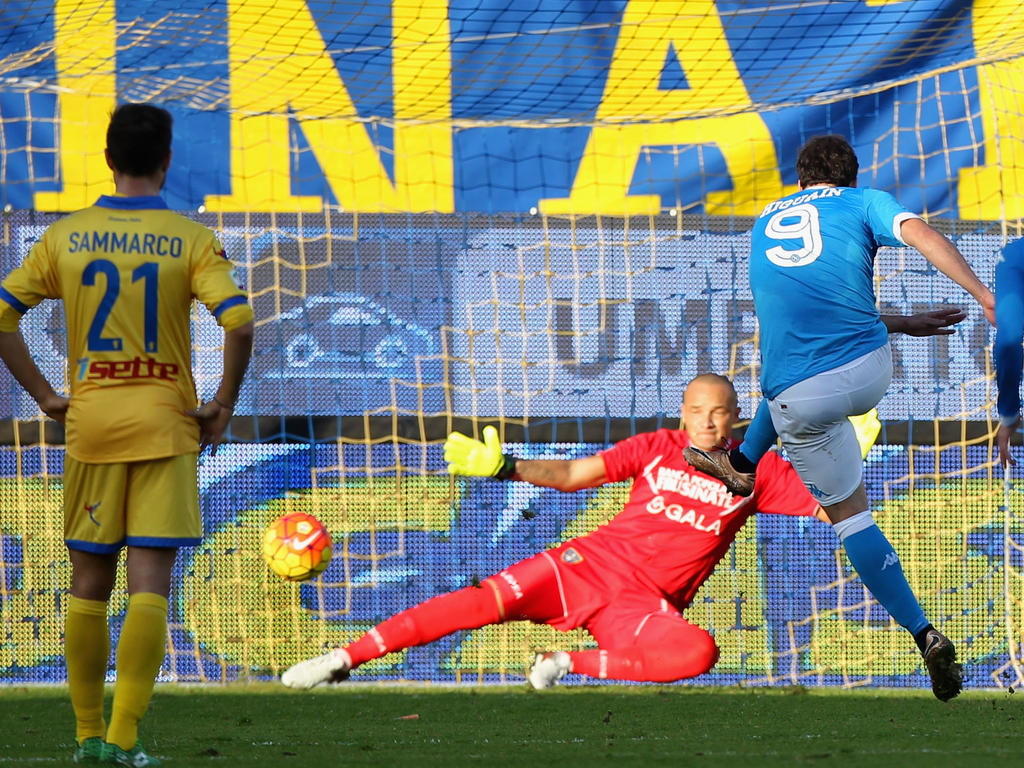 Higuaín consolidó su primer puesto en la tabla de goleadores. (Foto: Getty)
