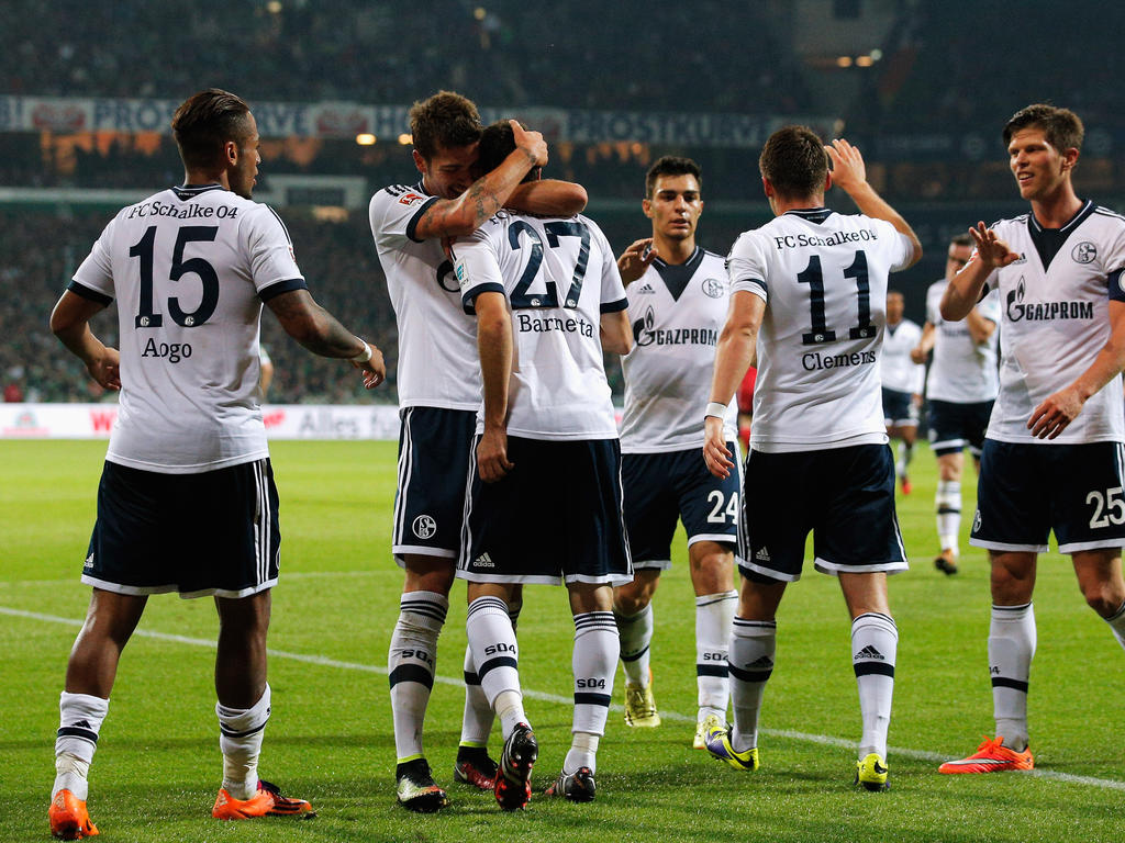 Die Spieler des FC Schalke 04 feiern den Treffer zum 3:0 gegen Werder Bremen