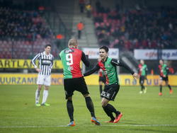 Navarone Foor (r.) viert zijn treffer met Sjoerd Ars (l.) tijdens NEC Nijmegen - Achilles'29. (07-12-2014)