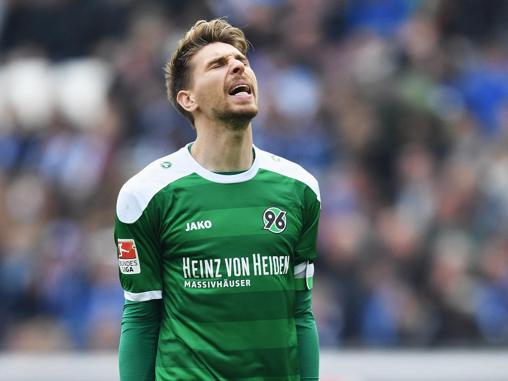 Der Abstieg mit Hannover 96 kostet Torwart Ron-Robert Zieler den EM-Platz